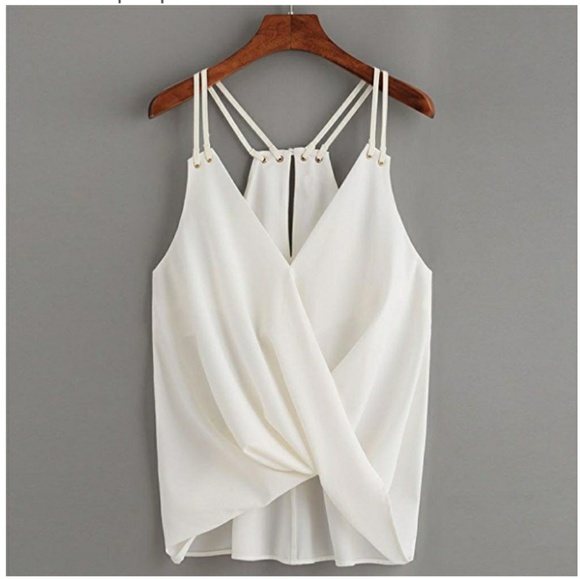 Tops - NWOT - White Twist Front Top
